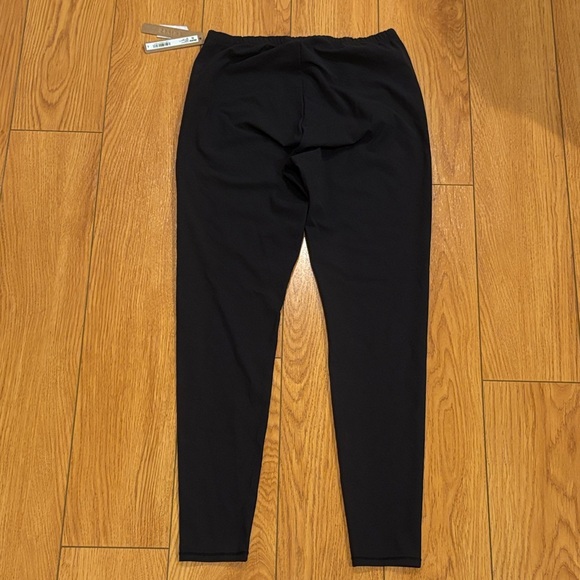 SKIMS Fits Everybody Leggings (Onyx) - Picture 3 of 3
